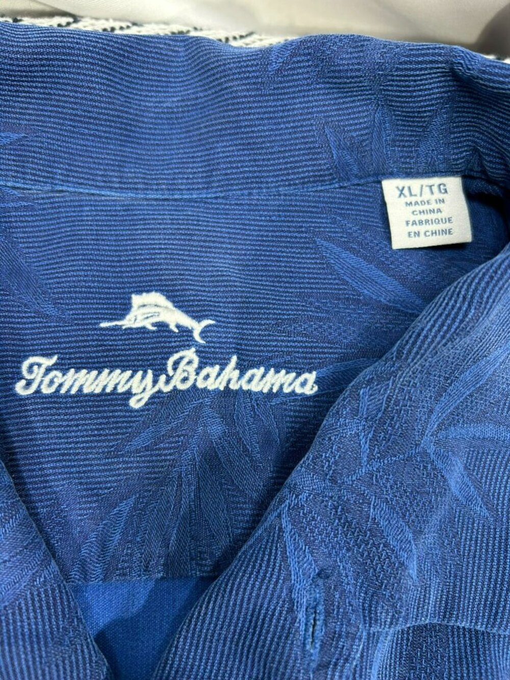 Tommy Bahama Men's Silk XL Blue Button-Up Kansas Jayhawks KU Logo Tropical Leaf - Picture 5 of 7